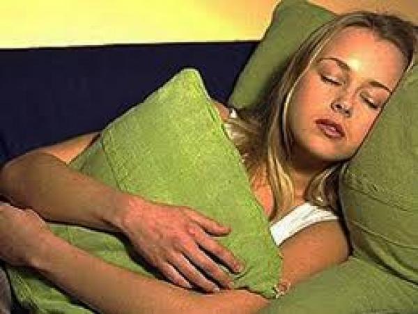 وضعية النوم السليمة أساس الصحة الجيدة