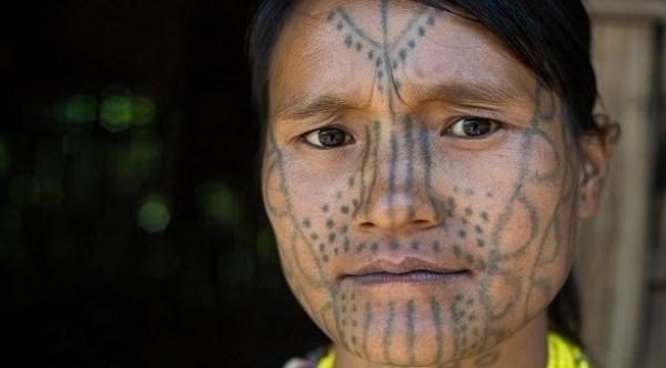 قبيلة تشوه وجوه نسائها لحمايتهن من الاختطاف