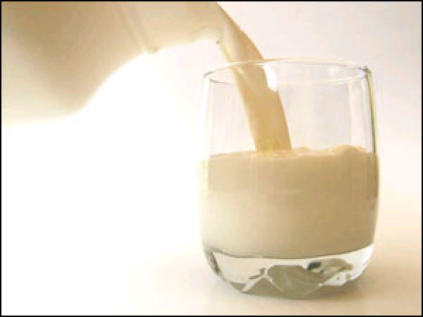 باحثون: الحليب كامل الدسم قد يضر بخصوبة الرجل