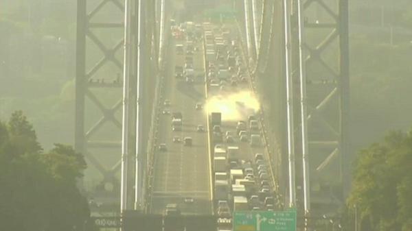 بالفيديو: ما سر السحابة المتوهجة التي ظهرت على جسر بنيويورك؟