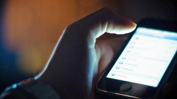 اعتقال أستاذ بتهمة ابتزاز شابة بصور عارية و الأمن يكتشف مفاجأة كبيرة في هاتفه