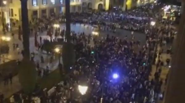 مسيرة حاشدة للأساتذة المتعاقدين بشوارع الرباط واعتصام أمام البرلمان واجتماع مرتقب بين الوزارة والتنسيقية (فيديو)