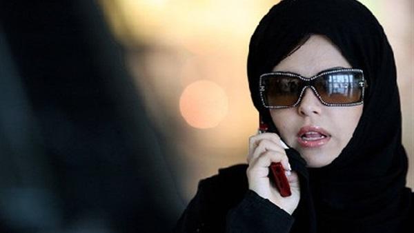 كويتية تكشف تفاصيل تعرضها لعملية نصب من طرف مغربي على "الواتساب" وتحذر النساء (فيديو)