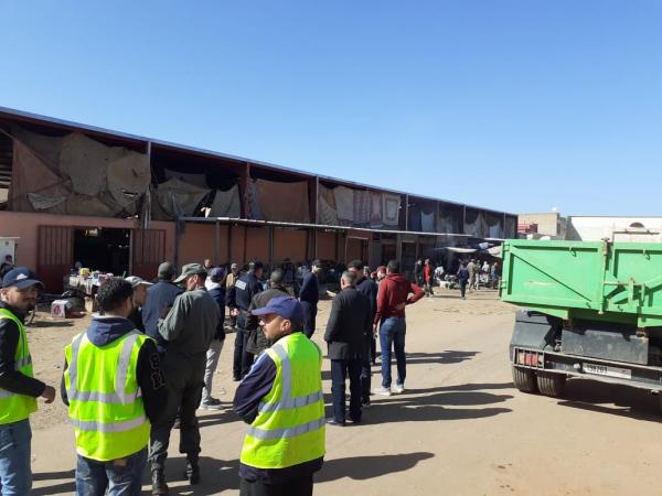 سلطات بني ملال تستعين بالقوات العمومية وتشن حملة واسعة لتحرير الملك العمومي ومحيط المدارس