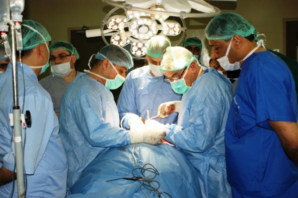 هكذا يتم التلاعب بأسعار العمليات الجراحية من طرف أطباء و مصحات الرباط