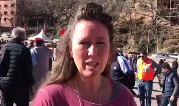 سائحة اسكتلندية ساكنة فامليل تكلمت احسن من بعض المغاربة : هدوك لي دارو داكشي مشي مغاربة