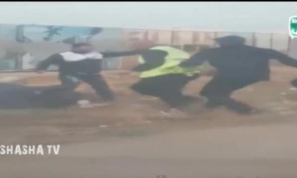 خطير بفاس.. مشرملين وقفو طوبيس بغاو يسرقو بنادم أو بغاو يقتلو مراقبين