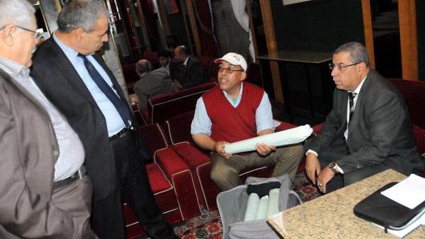 صورة بائع ملابس داخل البرلمان المغربي تثير عاصفة