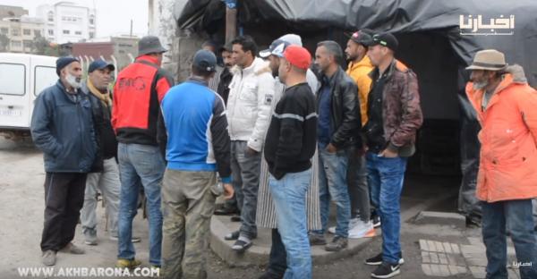 شاهد..باعة جائلين ينتظرون افتتاح مشروع كلف ملايين الدراهم ولازال مقفلا منذ سنوات