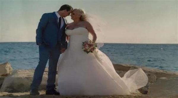 مشرد يعثر على شريكة حياته أثناء بحثه عن معطف