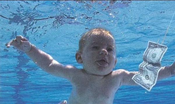 طفل عاري علي غلاف ألبوم غنائى يطالب بتعويض مليوني ونصف دولار