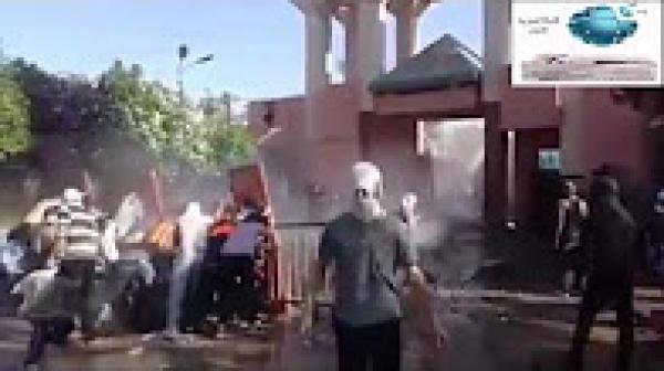فيديو للمواجهة بين الفصائل ﺍﻟﻄﻼﺑﻴﺔ ﺑﻤﺮﺍﻛﺶ و الأمن ﺑﻌﺪ ﻣﺤﺎﻭﻟﺘﻬﺎ اﻗﺘﺤﺎﻡ ﺍﻟﺤﻲ ﺍﻟﺠﺎﻣﻌﻲ