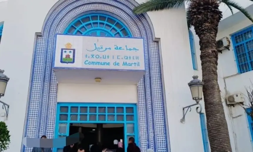 العزل يهدد مستشارين بجماعة مرتيل بسبب الغياب المتكرر عن الدورات