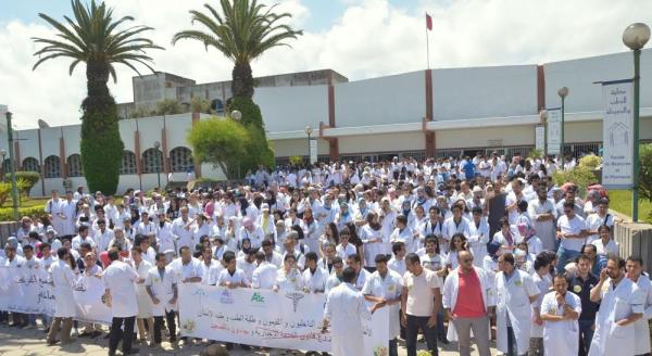 بالفيديو : بعدما اعتدى عليهم " المخزن " داخل الحرم الجامعي، هذا ما يتوعد به طلبة كلية الطب حكومة بنكيران