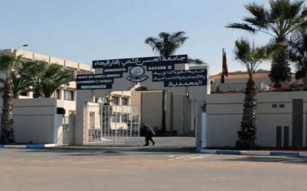 ابتدائيةُ المحمدية تُصدر حكمَها في حقّ طالبٍ تنكّر في زيٍّ نسائيٍّ