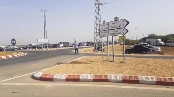 بالفيديو: شاهد اختناق حركة المرور وازدحام غير مسبوق بأحد أكبر أسواق الأضاحي