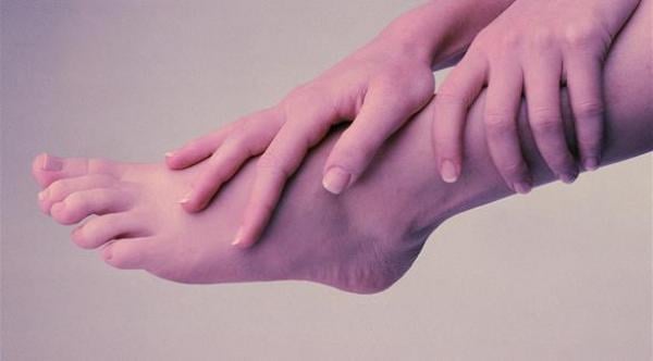 آلام السيقان.. علام تدل!