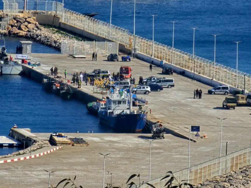 الدرك الملكي بالحسيمة يحبط عملية كبرى لتهريب الشيرا ويعتقل أربعة متورطين