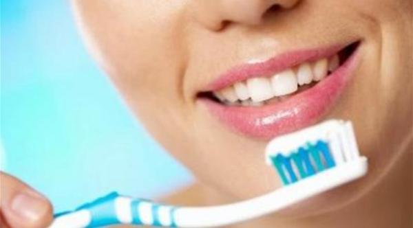 المياه على متن الطائرة عادة ما تكون مناسبة لغسل الأسنان