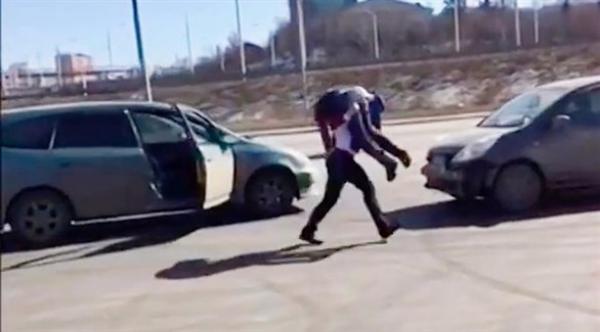 بالفيديو: شاهد ماذا فعلت أقوى امرأة في سيبيريا بسائق مشاكس