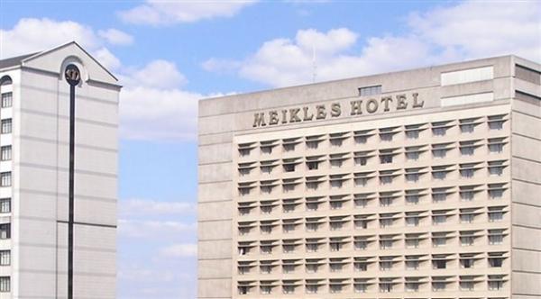 فندق فخم يبلغ زبائنه أنه سيوفّر لهم "دلواً" إذا احتاجوا إلى ماء ساخن