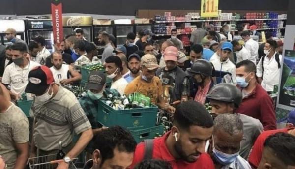 تهافت كبير على شراء "الشراب" بفاس قبل إغلاق المحلات وحديث عن "بؤرة خمرية" تلوح في الأفق