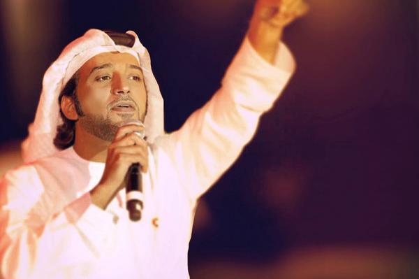 فضيحة..الإيقاع بفنان إماراتي معروف في حضن 35 عاهرة مغربية بمراكش