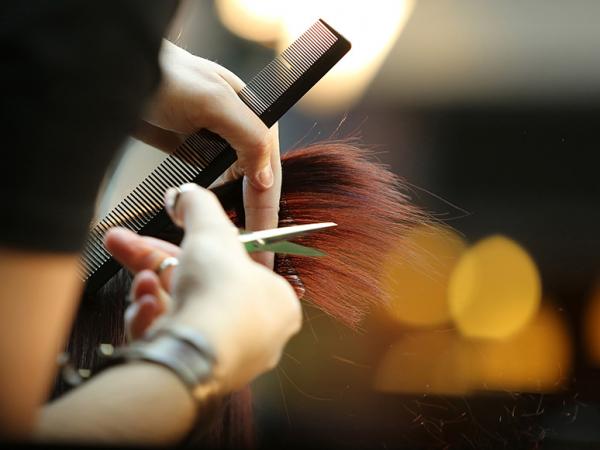 اعتقال رجلين وامرأتين كيمارسو الجنس داخل صالون حلاقة بمراكش