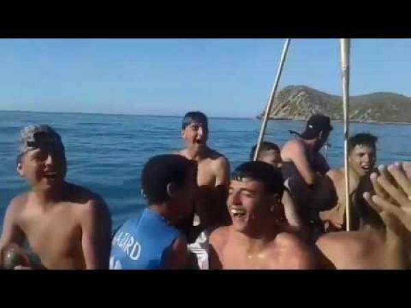 شباب حاركين لـ " إسبانيا " بالدقة المراكشية