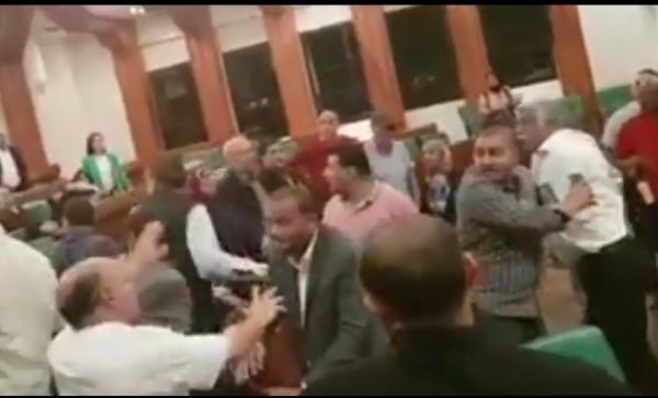 شجار وتشابك بالأيدي في مجلس مدينة الرباط خلال التصويت على الميزانية