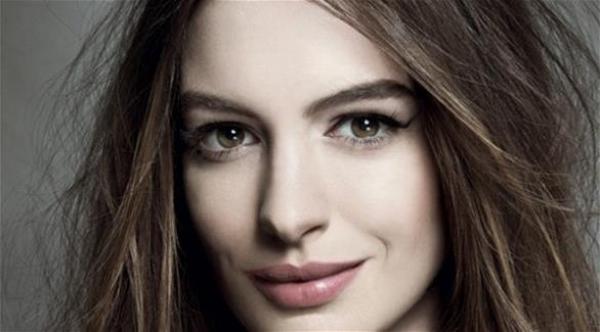 آن هاثاواي: زيادة الوزن في الحمل "ليست عاراً"