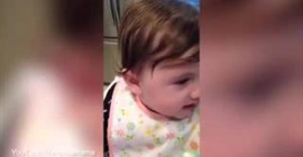 بالفيديو .. رد فعل طفلة تتذوق الموز لأول مرة