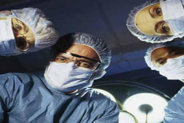 أطباء مغاربة ليست لهم القدرة في الحكم على المريض بالموت