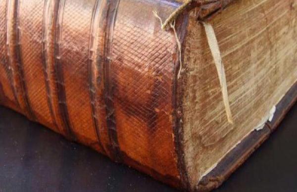 كتاب قاتل يودي بحياة قرائه