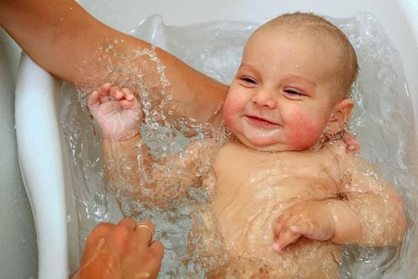 دراسة: لعب الأب مع أبنائه يحسن صحتهم النفسية والسلوكية