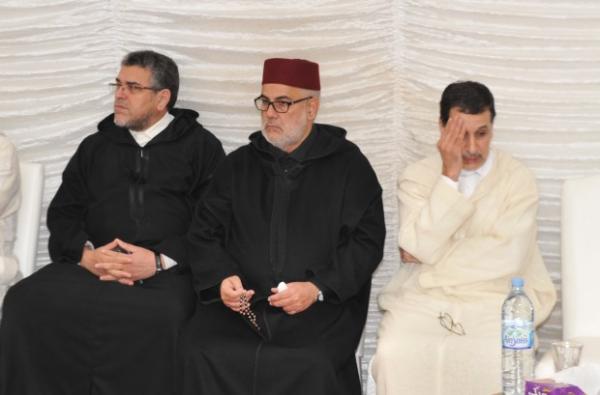 صورة : بنكيران يبكي بحرقة على فراق رفيق عمره عبد الله باها