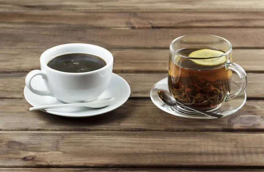 بين القهوة والشاي… أيهما يمنحك بداية أفضل ليومك؟