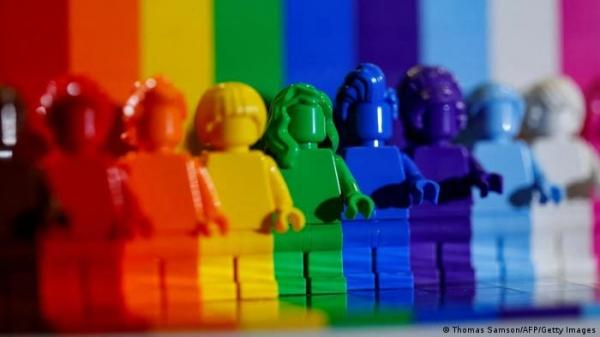 هل هو مخطط للتطبيع مع "المثلية الجنسية"؟.. ألعاب أطفال بألوان "قوس قزح" تغزو الأسواق العالمية