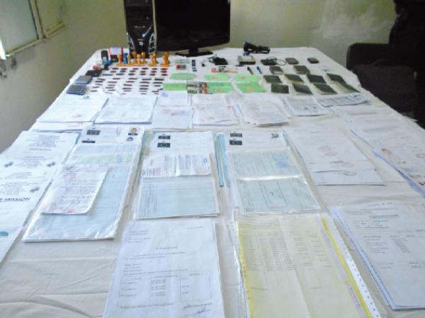 الصدفة تقود إلى تفكيك شبكة خطيرة مختصة في تزوير رخص السياقة وجوازات السفر والتأشيرات