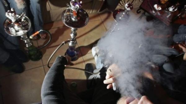 ضبط أستاذ للتربية الإسلامية في جلسة حميمية مع 3 نساء بتزنيت