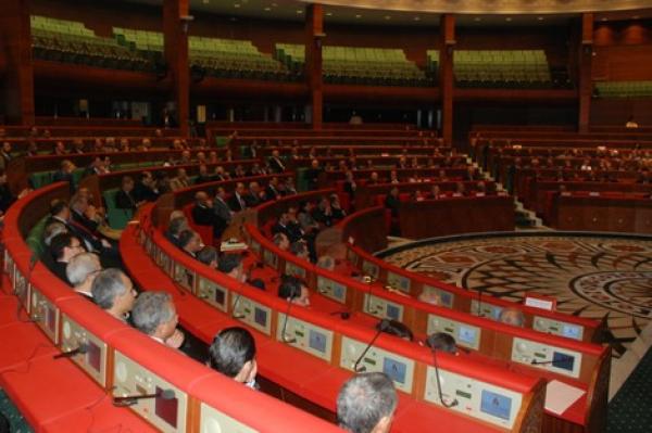 فضيحة : مستشارون انتهت ولايتهم يرفضون إرجاع هواتف و سيارات الدولة