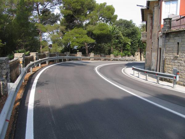 حكم البصق في الطريق