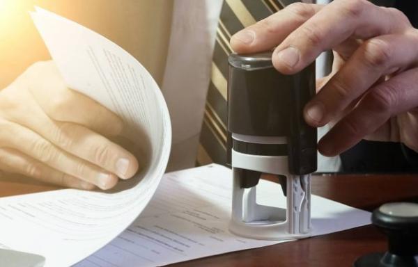 تزوير أختام "كولونيل" يورط جنديين ومدير وكالة بنكية!