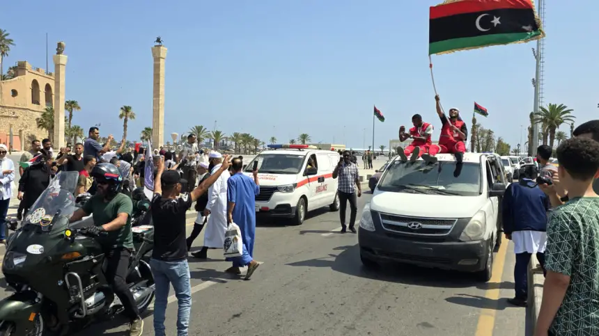 قافلة "الصمود" تتوقف شرق ليبيا.. تحرك فوضوي ينتهي على قارعة الطريق