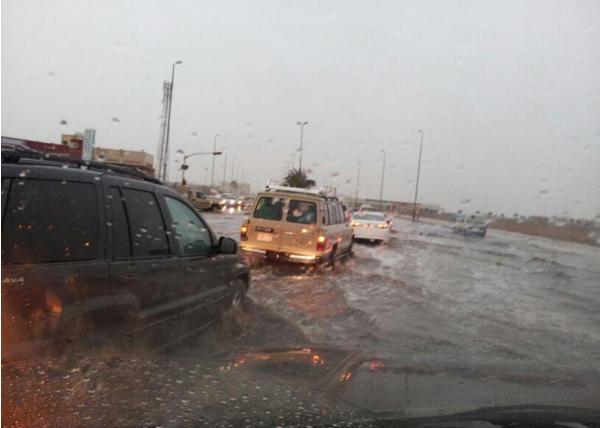 المرجو الحذر .. أمطار عاصفية متوقعة غدا الثلاثاء بالمناطق الشمالية 