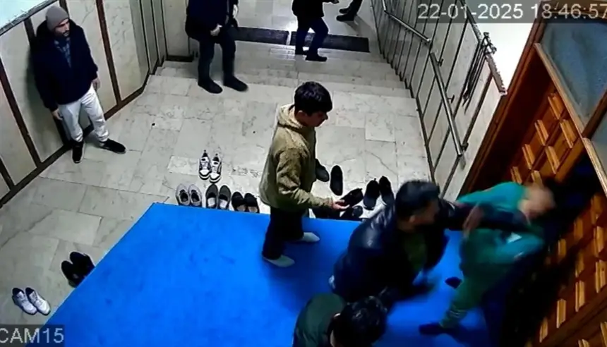 بالفيديو.. ملاكم تركي يعتدي بوحشية على عامل مسجد في إسطنبول