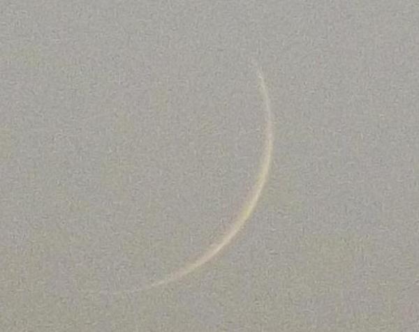 مغاربة يصورون هلال شهر شوال و يحسمون في مسألة صيام 30 يوما في رمضان (صور)