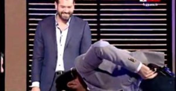 بالفيديو.. لحظة سقوط ممثل لبناني في برنامج مباشر على قناة «الحياة»