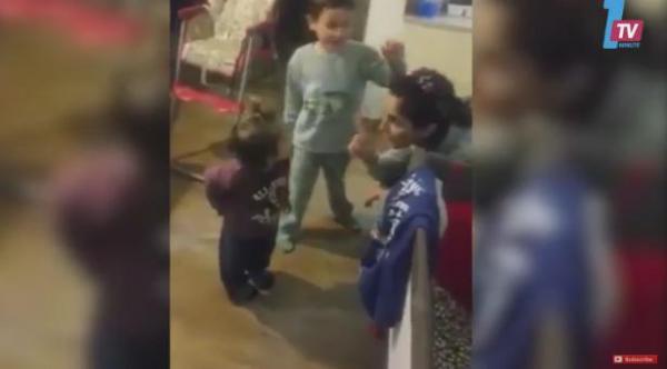 طريف .. هكذا يناقش الأطفال أمورهم الخاصة مع أمهاتهم