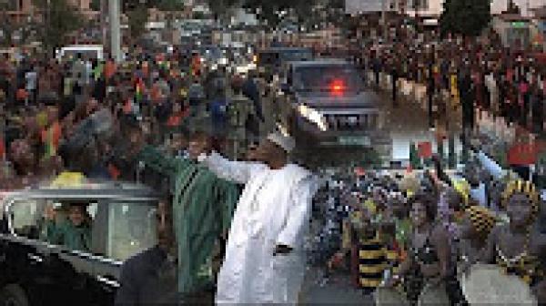 ساكنة غينيا تخرج للشوارع لاستقبال الملك محمد السادس